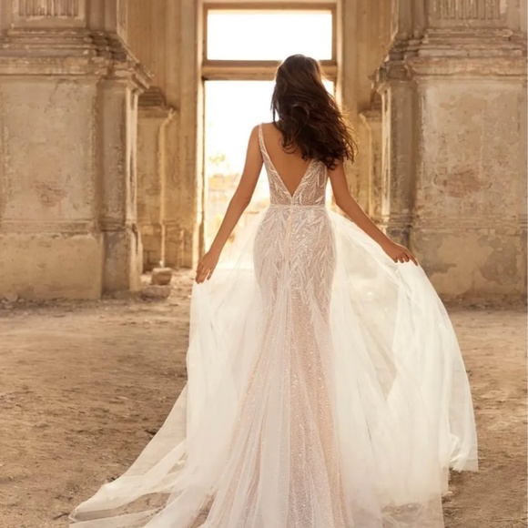 Eva Lendel Rebeka Wedding Dress - Picture 2 of 10